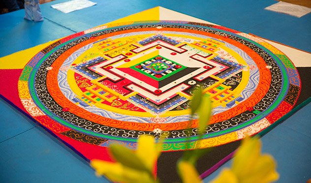 Монахи монастыря Джонанг Тактен Пунцог Чолинг построят в Москве мандалу Калачакры