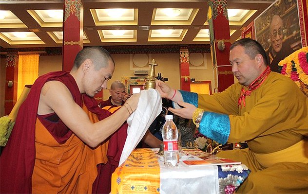 В Калмыкии прошли торжества по случаю назначения Тэло Тулку Ринпоче почетным представителем Его Святейшества Далай-ламы