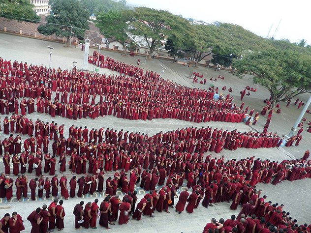 Фото-новости. В монастыре Сера продолжаются зимние межмонастырские диспуты