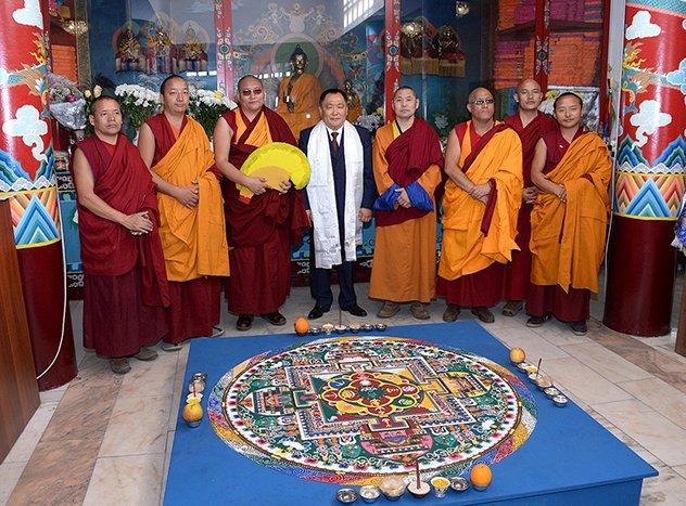 В Туве состоялось важнейшее для буддистов действие – построение и торжественное разрушение мандалы божества Зеленая Тара В Туве состоялось важнейшее для буддистов действие – построение и торжественное разрушение мандалы божества Зеленая Тара
