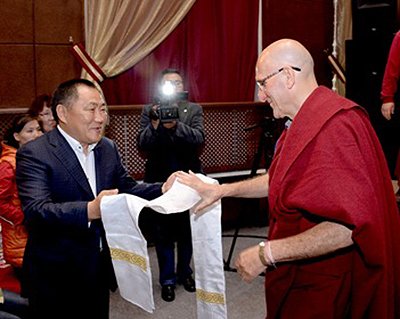 Глава Республики Тыва принял участие в лекциях досточтимого Барри Керзина