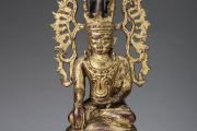 Коронованный Будда, сидящий в позе бхумиспарша-мудра. Бирма, период Ава, штаты Шан. XVIIXVIII вв. Бронза; литье, гравировка, красный лак, позолота