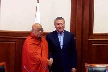 В июне Калмыкию посетила делегация монахов из Мьянмы. Фоторепортаж В июне Калмыкию посетила делегация монахов из Мьянмы. Фоторепортаж