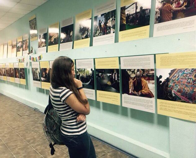 Фотовыставку «Далай-лама – пока существует пространство» посмотрели в Мариуполе