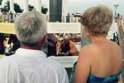 Фотовыставку «Далай-лама – пока существует пространство» показали на открытом воздухе