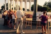 Фотовыставку «Далай-лама – пока существует пространство» показали на открытом воздухе