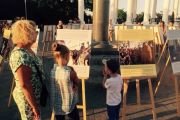 Фотовыставку «Далай-лама – пока существует пространство» показали на открытом воздухе