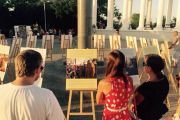 Фотовыставку «Далай-лама – пока существует пространство» показали на открытом воздухе