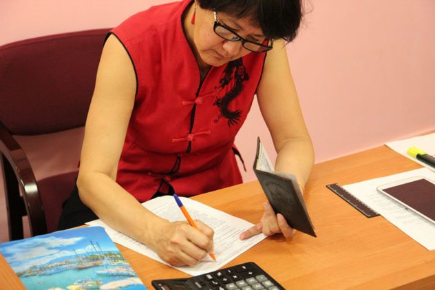 Участники паломнического тура на учения Далай-ламы в Риге сдали документы на визы в главном буддийском храме Калмыкии