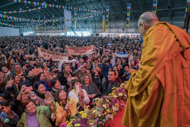 Далай-лама призвал брать на себя ответственность за все человечество Далай-лама призвал брать на себя ответственность за все человечество