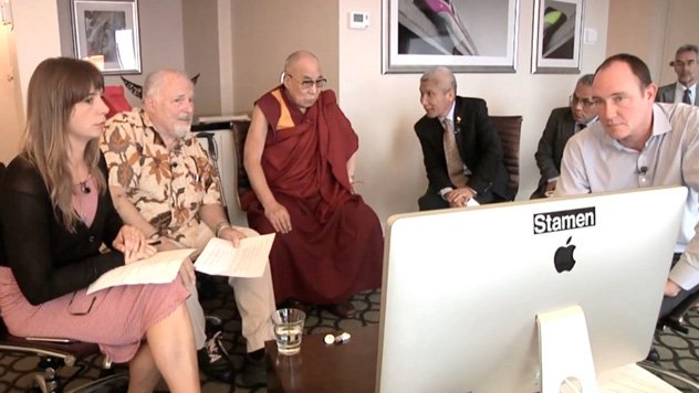 «Атлас эмоций»: внутренний мир человека глазами Далай-ламы и Пола Экмана