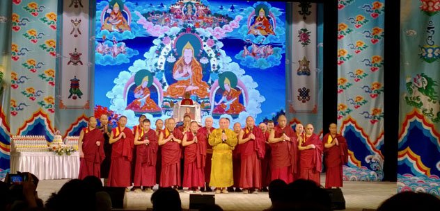 В Бурятии состоялся концерт-подношение «Праздник Счастья» ко Дню рождения Его Святейшества Далай-ламы XIV В Бурятии состоялся концерт-подношение «Праздник Счастья» ко Дню рождения Его Святейшества Далай-ламы XIV