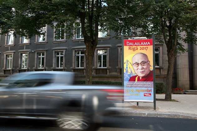 Фоторепортаж. Рига готовится к приезду Его Святейшества Далай-ламы