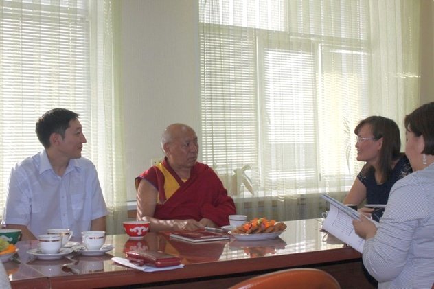 Геше Лхакдор посетил Калмыцкий научный центр РАН Геше Лхакдор посетил Калмыцкий научный центр РАН