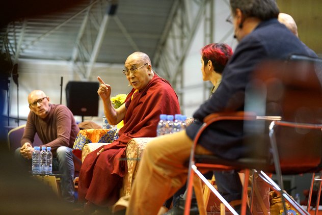 Далай-лама в Риге: о счастье, деньгах, вере и Третьей мировой войне