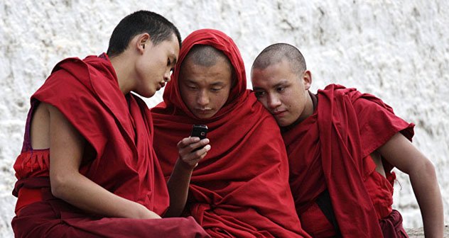 Сакьонг Мипхам Ринпоче. Полезны ли новые технологии?