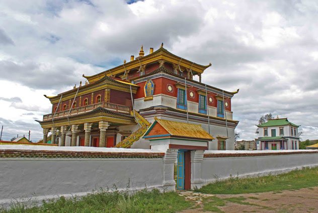 Почти 200 млн руб. нужно для реставрации старейшего буддийского храма в России