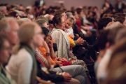 Гости церемонии празднования 50-летия Тибетского института в Риконе слушают наставления Его Святейшества Далай-ламы. Винтертур, Швейцария. 22 сентября 2018 г. Фото: Мануэль Бауэр.