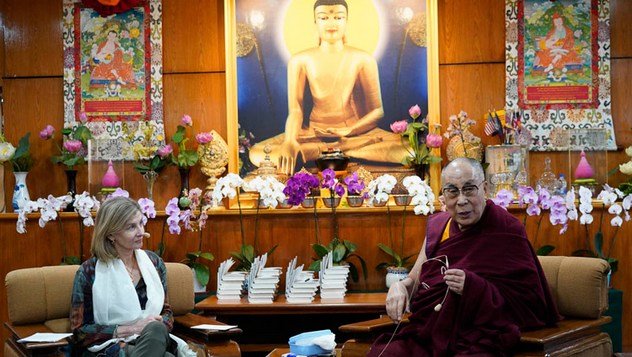 Далай-лама встретился с юными лидерами из конфликтных зон Далай-лама встретился с юными лидерами из конфликтных зон