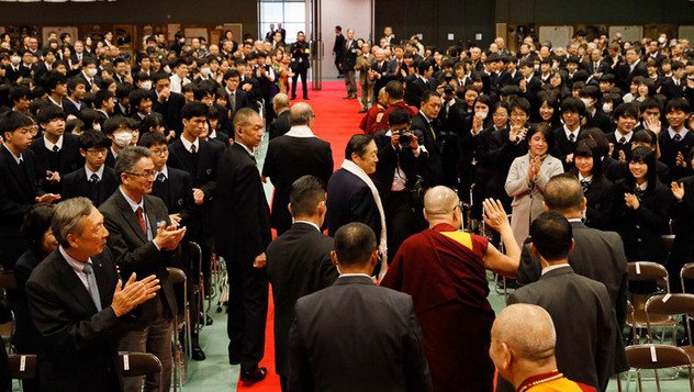 Далай-лама посетил университет Рейтаку Далай-лама посетил университет Рейтаку