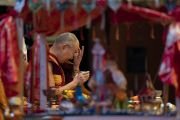 Его Святейшество Далай-лама выполняет подготовительные ритуалы для посвящения Авалокитешвары в конференц-центре «Пасифико Йокогама». Йокогама, Япония. 15 ноября 2018 г. Фото: Тензин Чойджор.