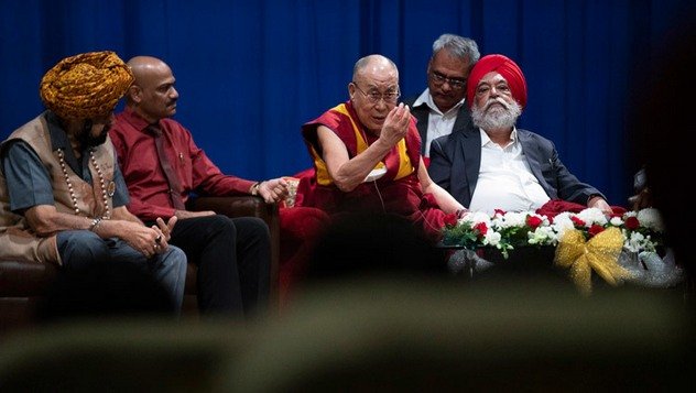 Далай-лама посетил колледж им. Гуру Нанака