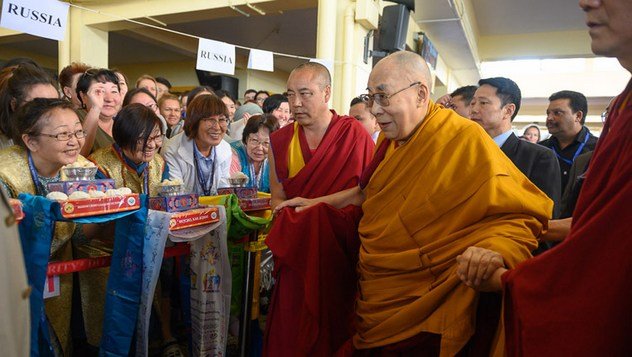 Далай-лама начал даровать учения для буддистов России