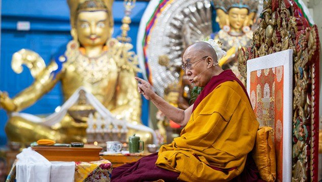 Далай-лама даровал учения по просьбе юных тибетцев