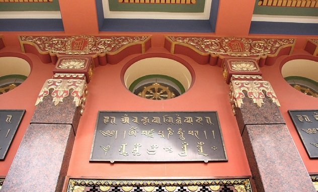 Б.Л. Митруев. Расшифровка надписеи&#774; в Петербургском буддии&#774;ском храме