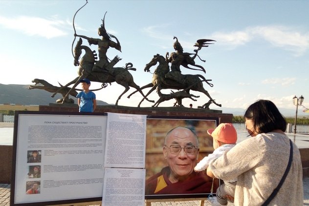 В Кызыле по случаю дня рождения Далай-ламы прошла фотовыставка «Покуда длится пространство...»