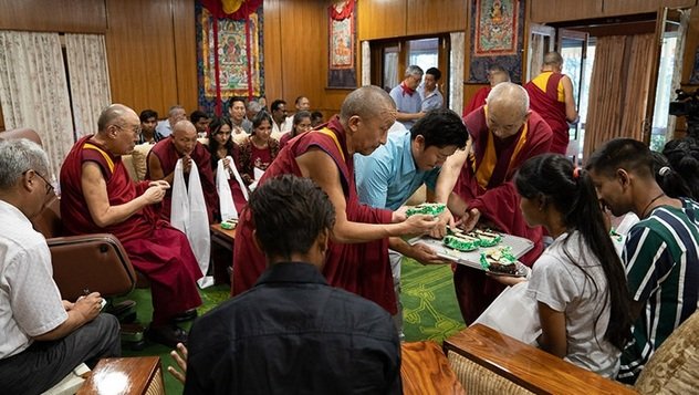 Далай-лама встретился с представителями, сотрудниками и студентами фонда «Тонглен»