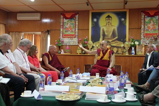 Далай-лама объяснил, почему критически настроен к Трампу