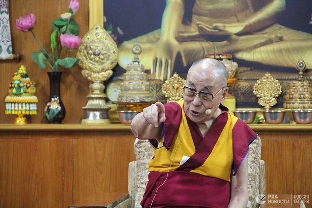 Далай-лама объяснил, почему критически настроен к Трампу