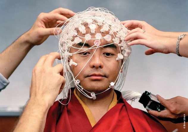 «Вы спите, и вам снится борщ»: интервью с любимым тибетским монахом нейробиологов Мингьюром Ринпоче о неправильном понимании медитации, нигилизме и поиске околосмертного опыта в обыденной жизни