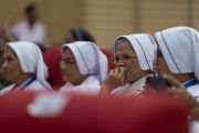 Католические монахини слушают обращение Его Святейшества Далай-ламы во время 52-го национального конгресса Всеиндийской ассоциации католических школ. Мангалуру, штат Карнатака, Индия. 30 августа 2019 г. Фото: Тензин Чойджор (офис ЕСДЛ).