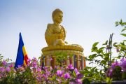 Вид на статую Золотого Будды, расположенную в Международном центре обучения бхикшу «Локуттара». Аурангабад, штат Махараштра, Индия. 23 ноября 2019 г. Фото: Тензин Чойджор (офис ЕСДЛ). Вид на статую Золотого Будды, расположенную в Международном центре обучения бхикшу «Локуттара». Аурангабад, штат Махараштра, Индия. 23 ноября 2019 г. Фото: Тензин Чойджор (офис ЕСДЛ).