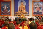 Его Святейшество Далай-лама выступает с обращением во время церемонии празднования 25-летней годовщины со дня основания дацана Кирти Шепа. Дхарамсала, штат Химачал-Прадеш, Индия. 7 декабря 2019 г. Фото: Мануэль Бауэр.