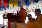 Ганден Трипа Лобсанг Тензин выступает с обращением во время церемонии празднования 600-летней годовщины ухода в паринирвану Чже Цонкапы. Мундгод, штат Карнатака, Индия. 21 декабря 2019 г. Фото: Лобсанг Церинг.