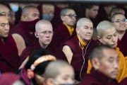 Монахи и монахини слушают учения Его Святейшества Далай-ламы на площадке Калачакры. Бодхгая, штат Бихар, Индия. 2 января 2020 г. Фото: Тензин Чойджор.