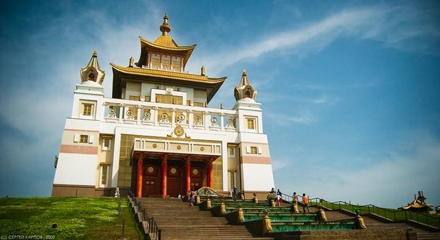 Прямая трансляция. В Центральном хуруле Калмыкии пройдут праздничные события по случаю Дня рождения, просветления и ухода в паринирвану Будды Шакьямуни