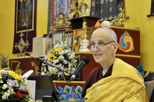 Сообщество «Друзей Аббатства Шравасти» приглашает на онлайн-встречи с досточтимой Тубтен Чодрон Сообщество «Друзей Аббатства Шравасти» приглашает на онлайн-встречи с досточтимой Тубтен Чодрон