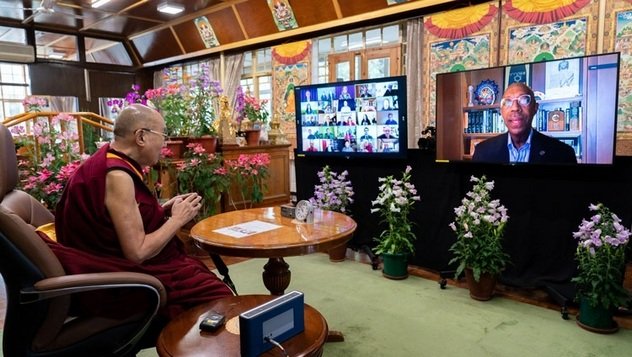 Далай-лама принял участие в диалоге с Пико Айером