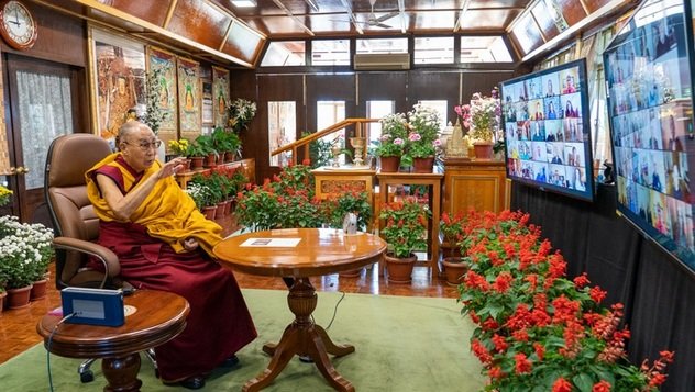 Далай-лама принял участие в беседе о воспитании сострадания и достоинства в школах