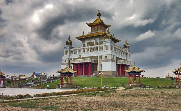 В Калмыкии не планируют ужесточать режим работы храмов