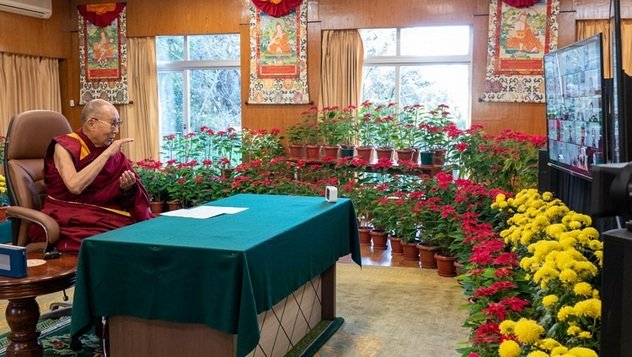 Далай-лама прочитал лекцию на тему «Воспитание сердца в новом тысячелетии»