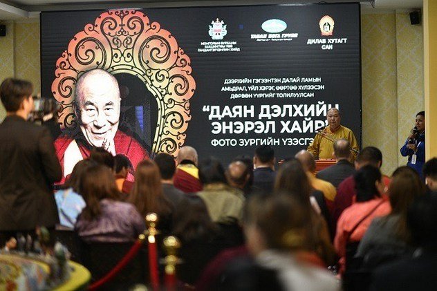 В Улан-Баторе открылась фотовыставка «Сострадание и любовь ко всему миру», посвященная Его Святейшеству Далай-ламе