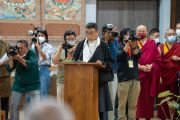 По завершении церемонии открытия Библиотеки и архива Далай-ламы Джампхел Лхундруп произносит заключительное слово. Дхарамсала, штат Химачал-Прадеш, Индия. 6 июля 2022 г. Фото: Тензин Чойджор (офис ЕСДЛ).