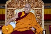 Его Святейшество Далай-лама выступает перед собравшимися на площадке для учений монастыря Тикси, Ле, Ладак, Индия, 25 июля 2022 года. Фото: Тензин Чойджор