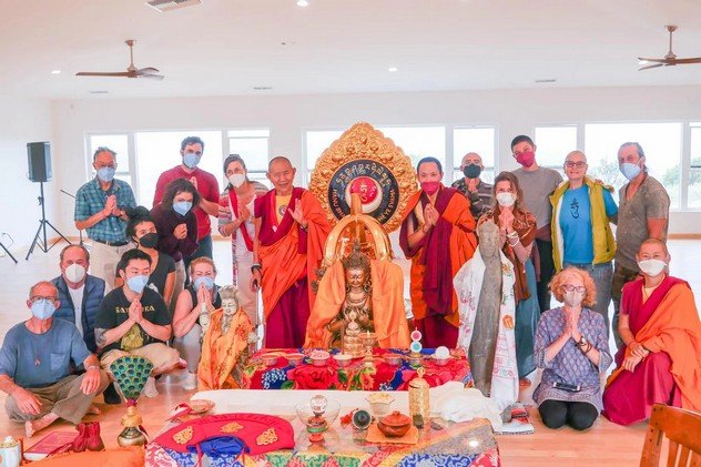 Гарчен Ринпоче провел церемонию освящения в Институте Гарчен Гарчен Ринпоче провел церемонию освящения в Институте Гарчен