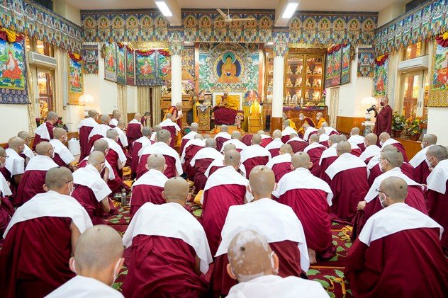 Фоторепортаж. Его Святейшество Далай-лама провел церемонию дарования монашеских обетов Фоторепортаж. Его Святейшество Далай-лама провел церемонию дарования монашеских обетов